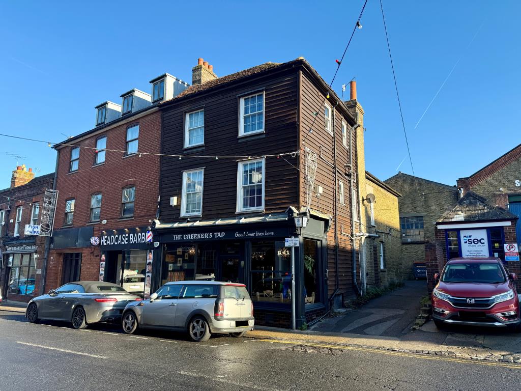 Lot: 44276 - FREEHOLD MIXED USE INVESTMENT - SHOP AND THREE FLATS - Front